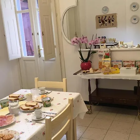 Juighissa Leonora Bed & Breakfast