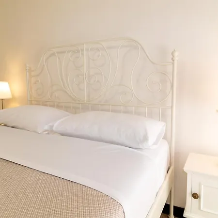 Juighissa Leonora Bed & Breakfast 3*