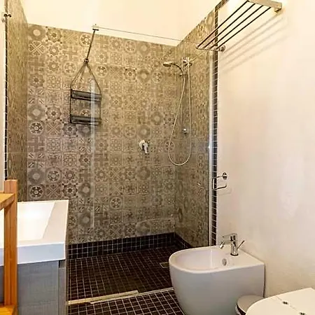 Juighissa Leonora Bed & Breakfast