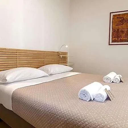 Juighissa Leonora Bed & Breakfast 3*