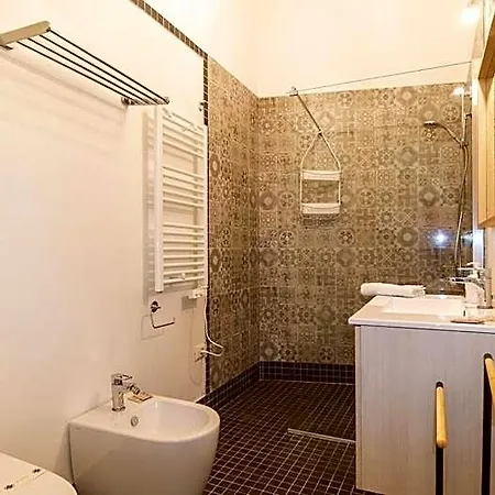 Juighissa Leonora Bed & Breakfast 3*